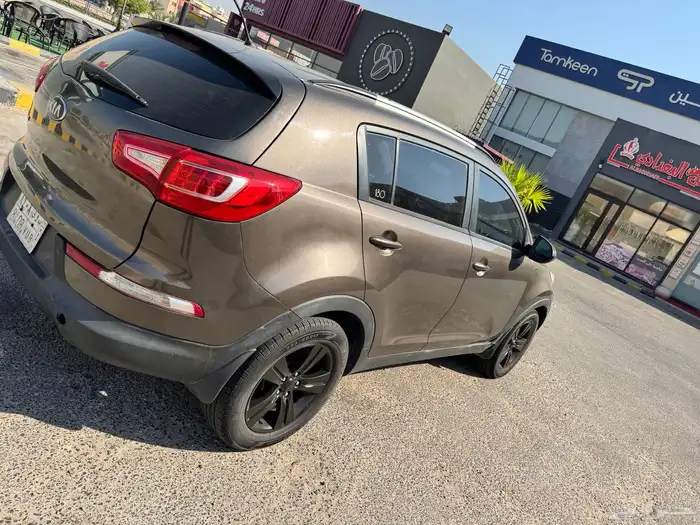 للبيع كيا سبورتاج 2013 نظيفة جدا 2000 سي سي   لون بني 4