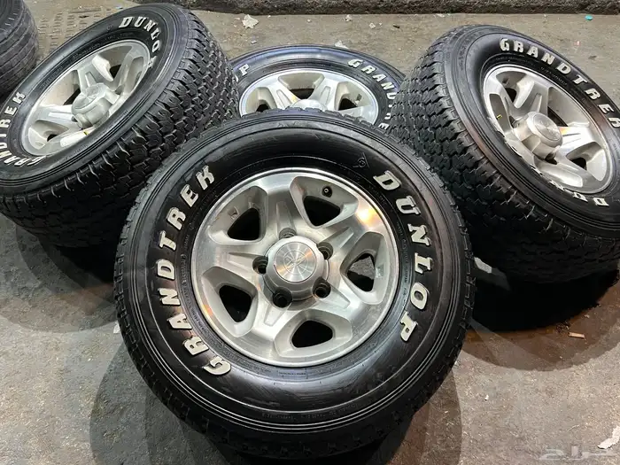 جنوط   رفرف مع كفرات دنلوب مقاس 275 70 16 تاريخ 21 0