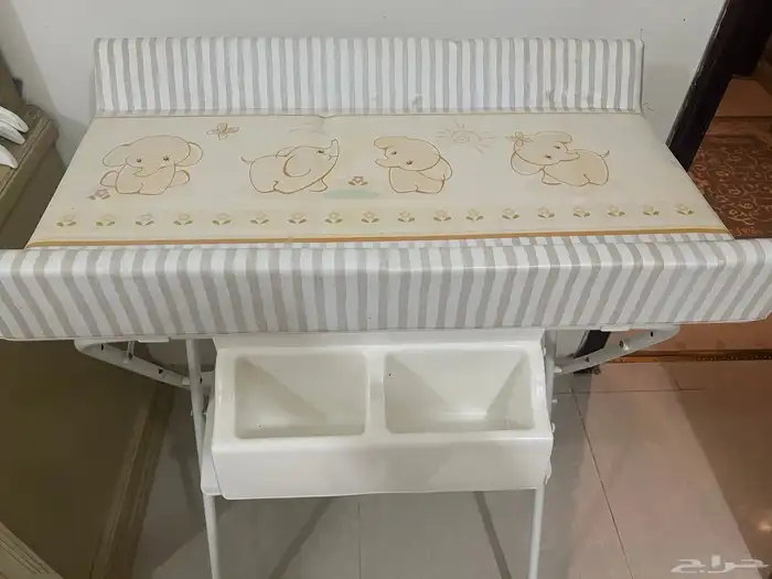 طاولة غيار وإستحمام الطفل 3