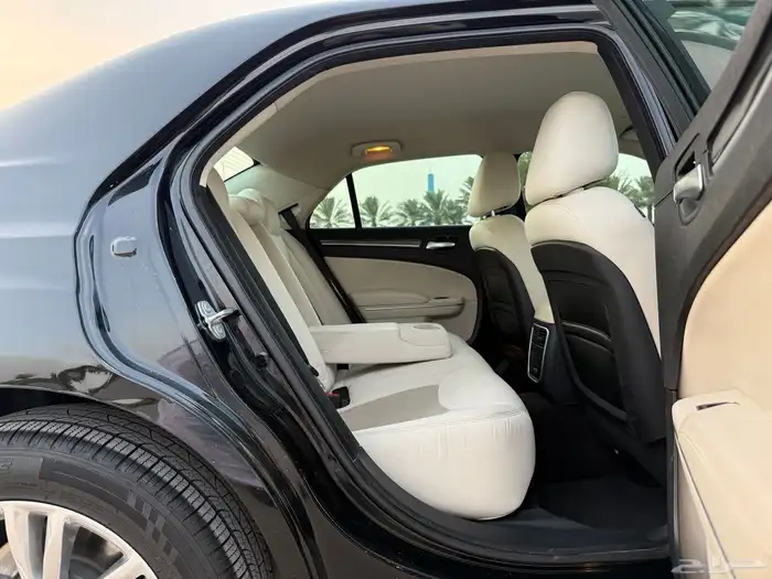 كرايسلر C300-2017 نظيف 9