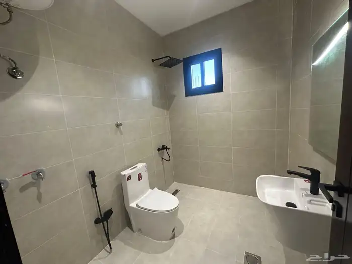 للإيجار فيلا روف علوي تبوك حي الورود ب3500 12