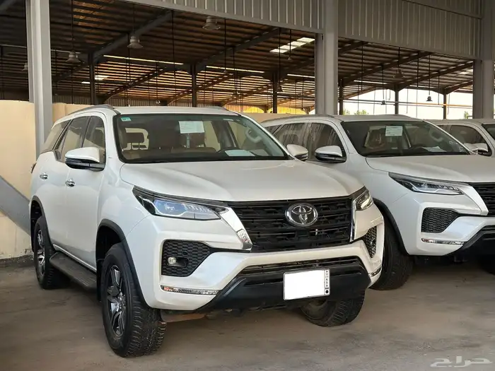 فورتشنر VX بنزين V6 العداد ( 7954 كيلو فقط ) موديل 2021 1