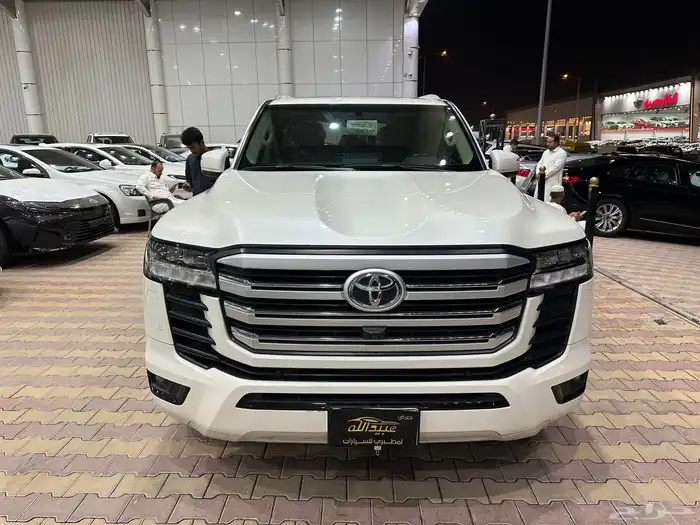 تويوتا لاند كروزر GXR موديل 2022 رقم 4 0
