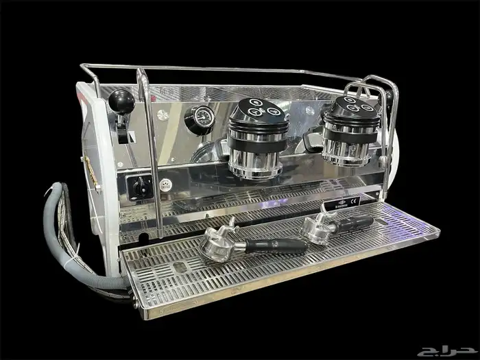 للبيع مكينه قهوه احترافية La Marzocco 4