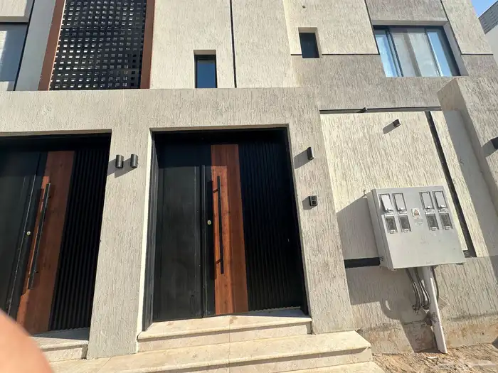 للإيجار فيلا روف علوي تبوك حي الورود ب3500 34