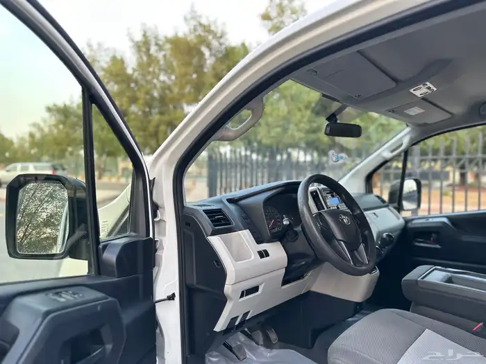 تويوتا باص بضاعه موديل 2019 سعودي قير عادي ديزل 9