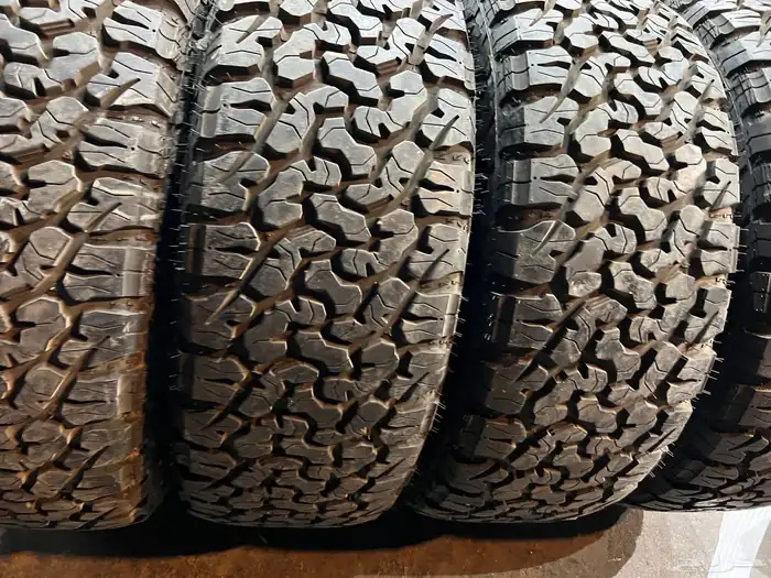 كفرات حجرية تاريخ 2025 مقاس 285 70 17 شبه الجديد عددهم 4 15