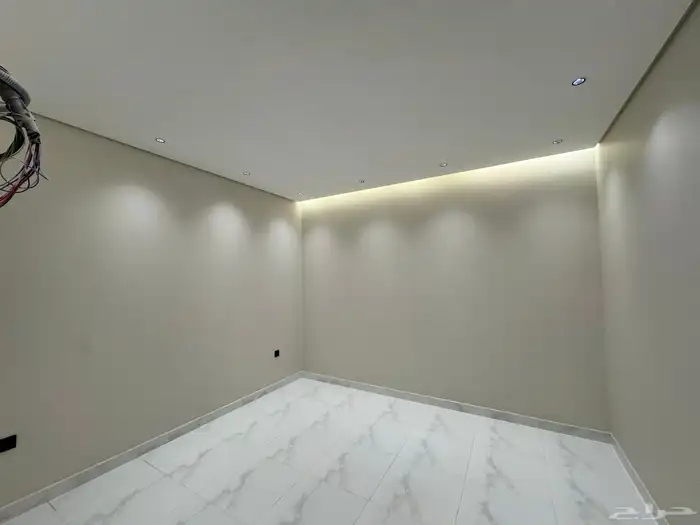 للبيع فيلا دورين وملحق في حي النواريه مصعد راكب وتشطيبvip 16