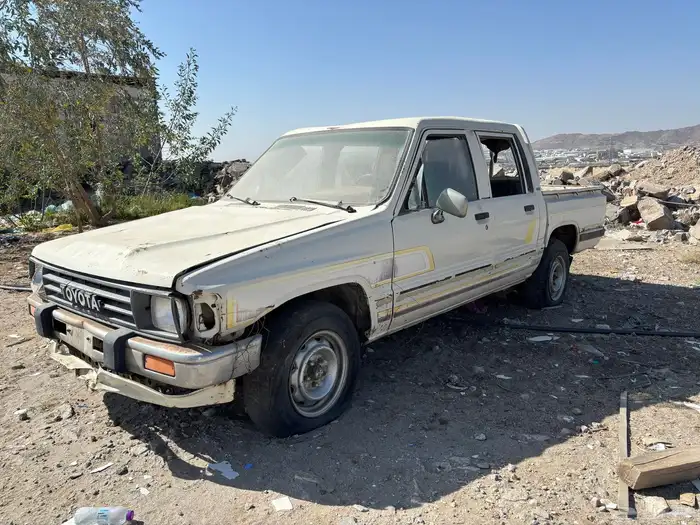 للبيع قطع غيار هايلكس 88 1