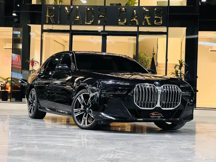 بي ام دبليو 740 موديل 2023 فل كامل اعلي فئة 2