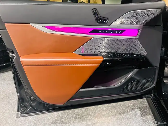 بي ام دبليو 740 موديل 2023 فل كامل اعلي فئة 7