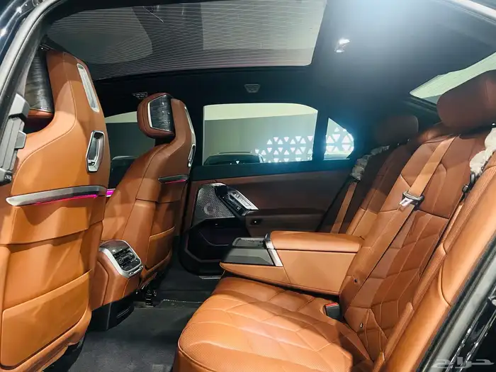 بي ام دبليو 740 موديل 2023 فل كامل اعلي فئة 12