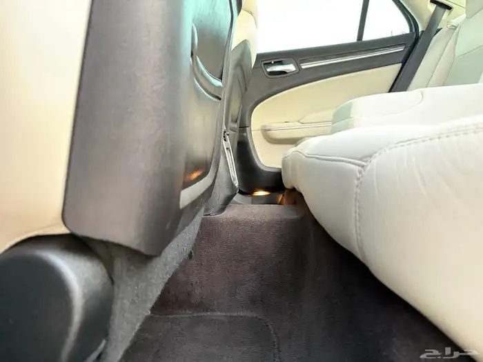 كرايسلر C300-2017 نظيف 38