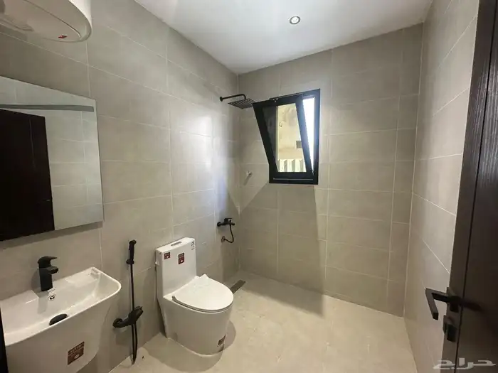 للإيجار فيلا روف علوي تبوك حي الورود ب3500 40