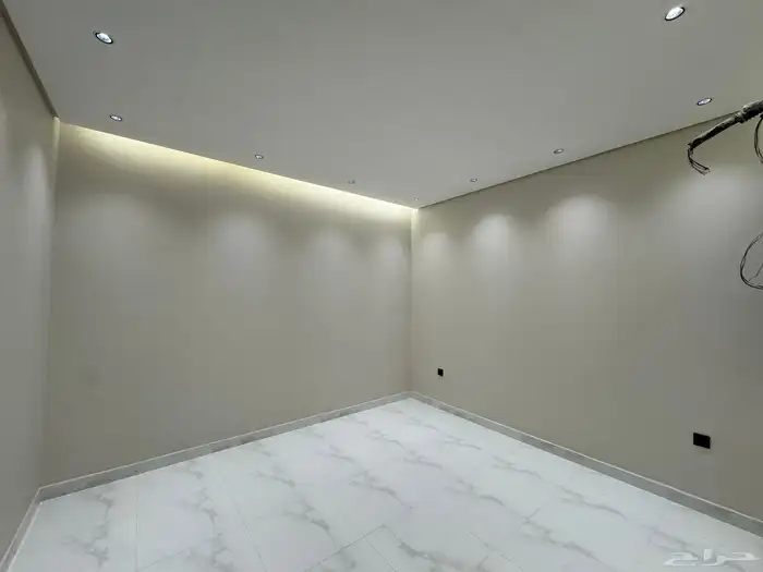 للبيع فيلا دورين وملحق في حي النواريه مصعد راكب وتشطيبvip 18