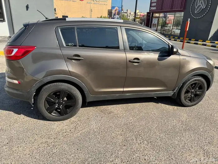 للبيع كيا سبورتاج 2013 نظيفة جدا 2000 سي سي   لون بني 3