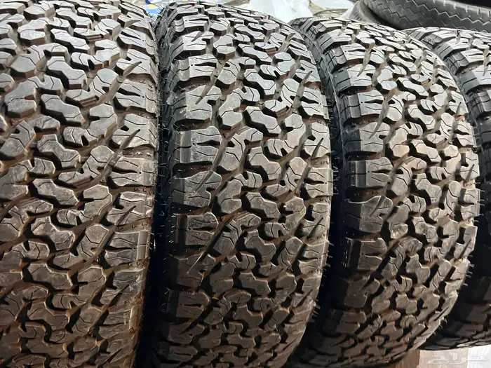 كفرات حجرية تاريخ 2025 مقاس 285 70 17 شبه الجديد عددهم 4 5