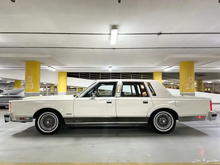 لينكون تاون كار 1983 مخزن كلاسيك سعودي وكالة ( تم البيع ) . 6