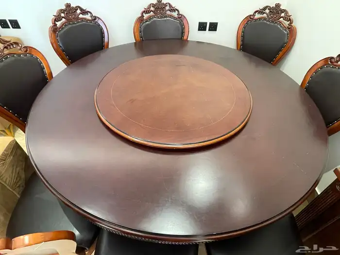 طاولة كلاسيكية للبيع 0