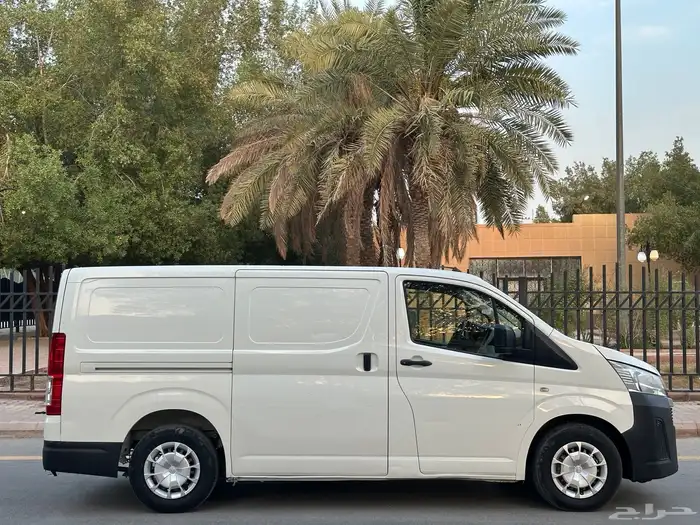 تويوتا باص بضاعه موديل 2019 سعودي قير عادي ديزل 2