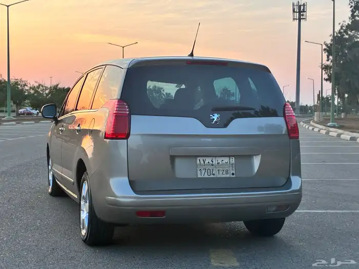 بيجو 2012 5008 8