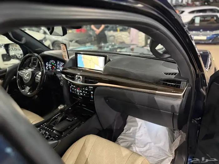 للبيع لكزس LX570 موديل 2018 فل كامل اف اسبورت 12