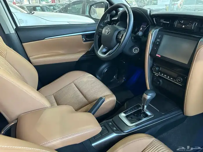 فورتشنر VX بنزين V6 العداد ( 7954 كيلو فقط ) موديل 2021 39