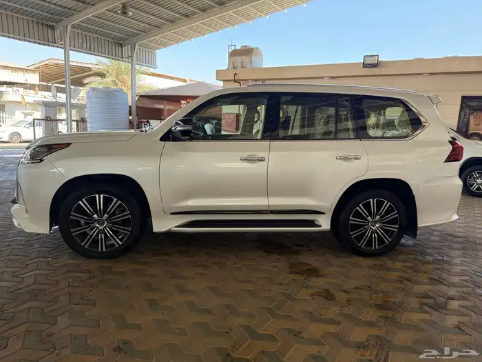 لكزس LX570 موديل 2018 11