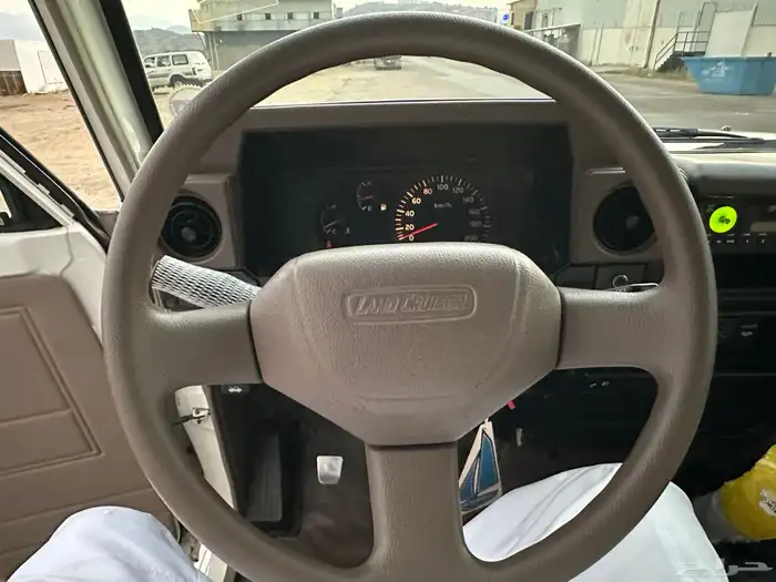 جيب ربع 2009 شبه جديد مخزن 8