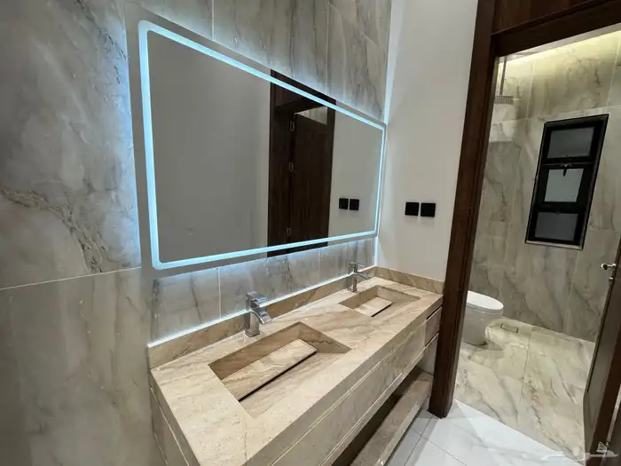 للبيع فيلا دورين وملحق في حي النواريه مصعد راكب وتشطيبvip 3