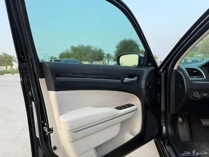 كرايسلر C300-2017 نظيف 42