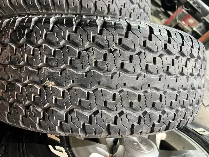 جنوط   رفرف مع كفرات دنلوب مقاس 275 70 16 تاريخ 21 22