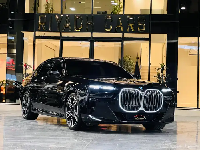 بي ام دبليو 740 موديل 2023 فل كامل اعلي فئة 1