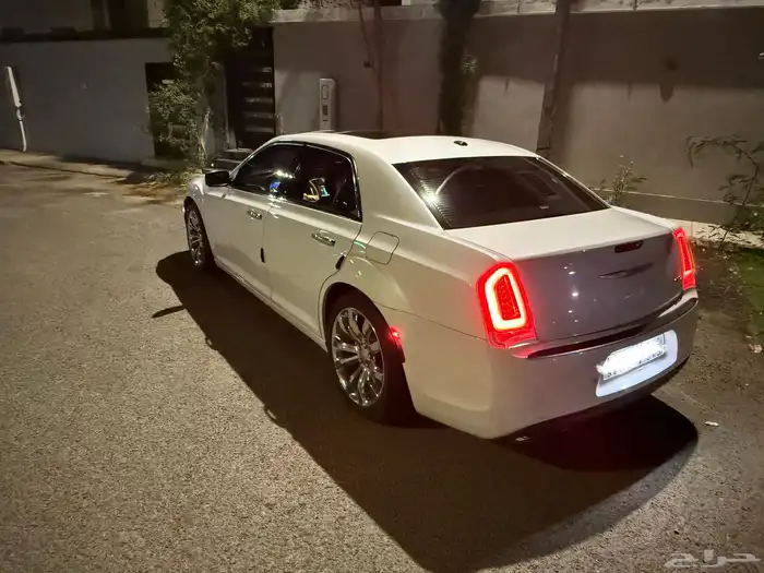 كلايسلر 2016 هيمي 5.7 نظيف جدا 2