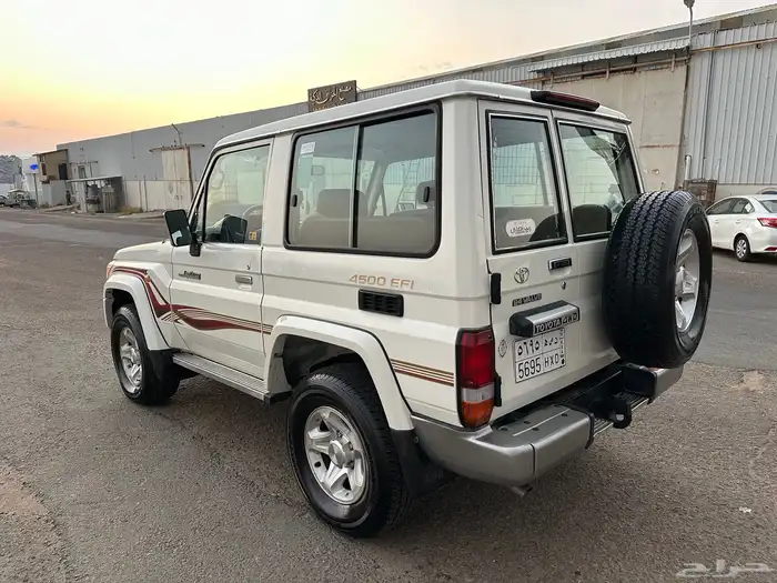 جيب ربع 2009 شبه جديد مخزن 3