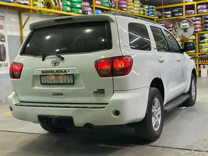 تويوتا سكويا2013قمه النضافه 11