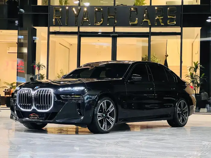 بي ام دبليو 740 موديل 2023 فل كامل اعلي فئة 4