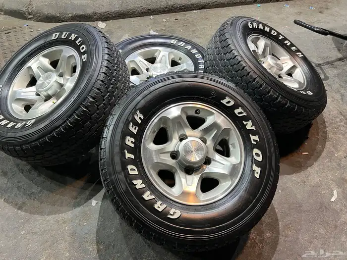 جنوط   رفرف مع كفرات دنلوب مقاس 275 70 16 تاريخ 21 16