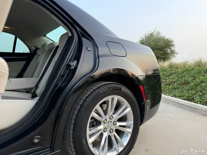 كرايسلر C300-2017 نظيف 35