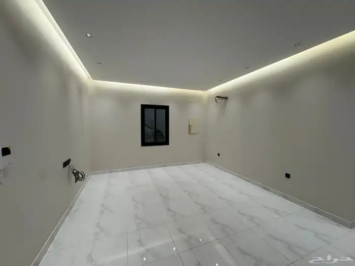 للبيع فيلا دورين وملحق في حي النواريه مصعد راكب وتشطيبvip 8