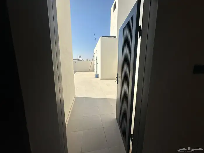للإيجار فيلا روف علوي تبوك حي الورود ب3500 10