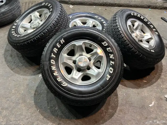 جنوط   رفرف مع كفرات دنلوب مقاس 275 70 16 تاريخ 21 5