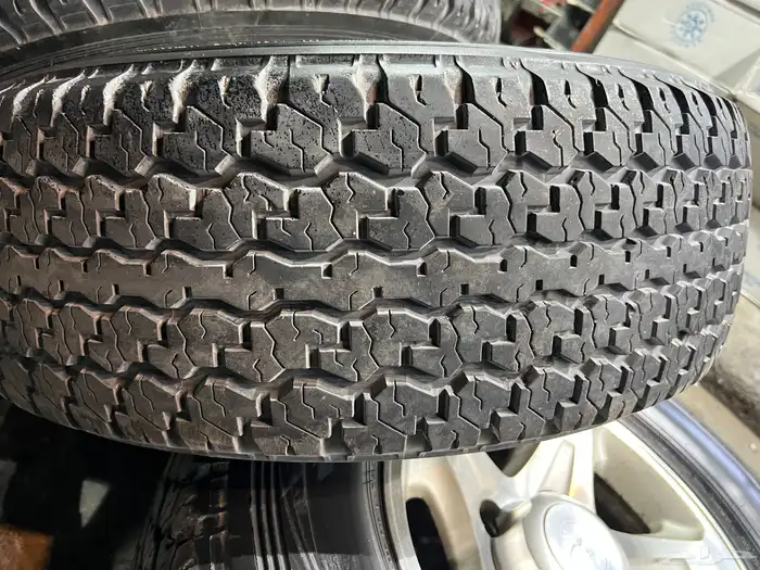 جنوط   رفرف مع كفرات دنلوب مقاس 275 70 16 تاريخ 21 23