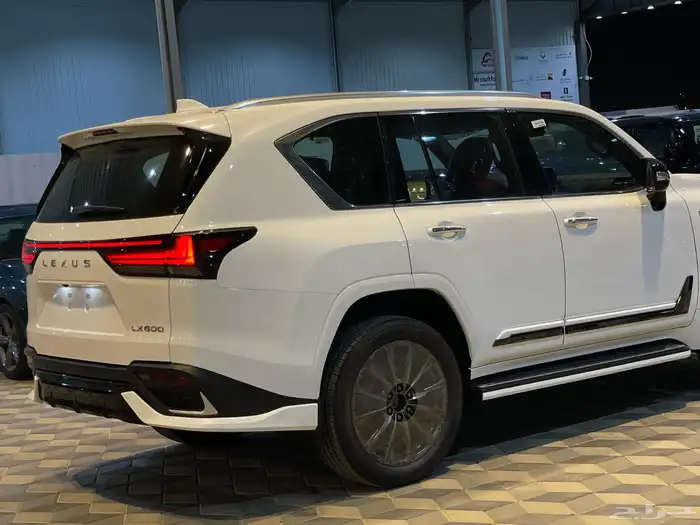 لكزس اف سبورت الساير 2025 11