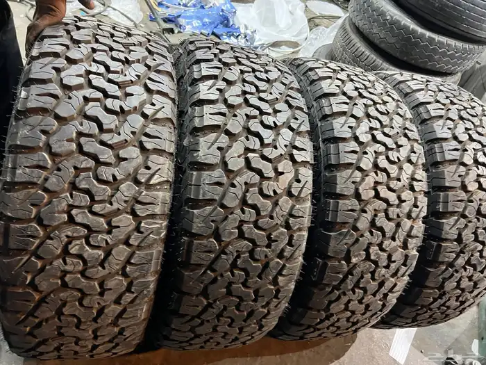 كفرات حجرية تاريخ 2025 مقاس 285 70 17 شبه الجديد عددهم 4 8