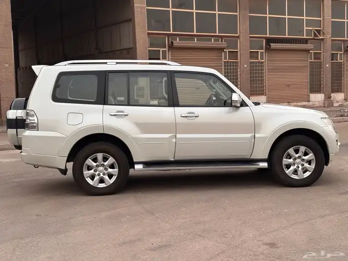 ميتسوبيشي باجيرو GLS 2022 44