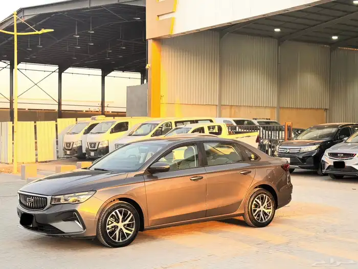 جيلي امجراند 2024 رمادي 4