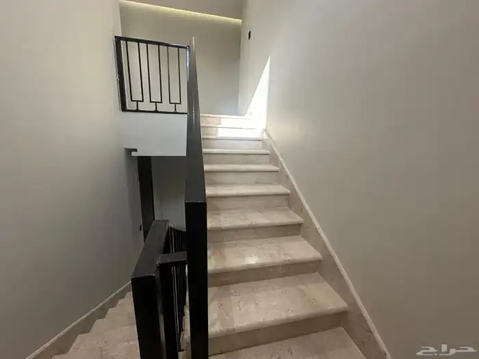 للإيجار فيلا روف علوي تبوك حي الورود ب3500 26