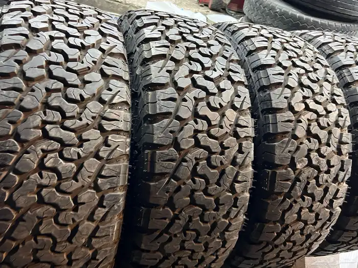 كفرات حجرية تاريخ 2025 مقاس 285 70 17 شبه الجديد عددهم 4 3