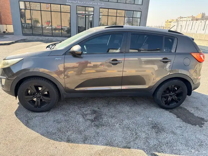 للبيع كيا سبورتاج 2013 نظيفة جدا 2000 سي سي   لون بني 2